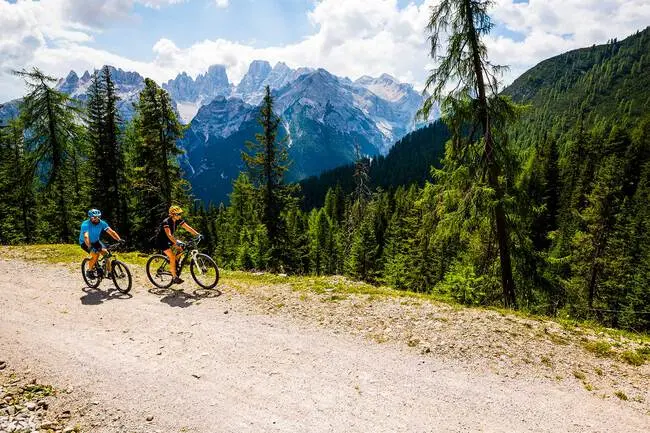 summer-activities-biking-glacier-national-park-things-to-do